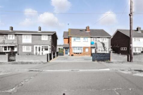 4 bedroom semi-detached house for sale