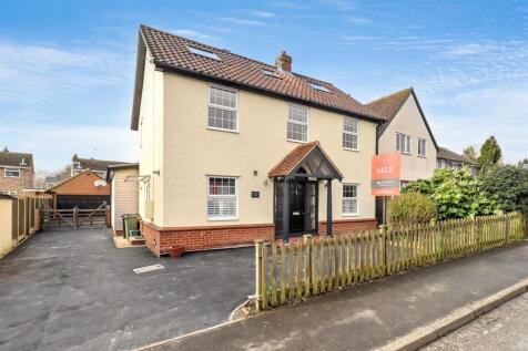5 bedroom detached house for sale