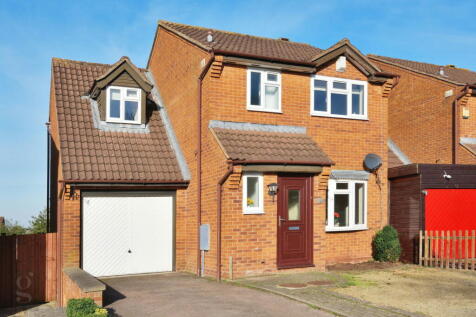 3 bedroom link detached house for sale