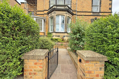 Westbourne Grove, Scarborough YO11 2 bed apartment for sale