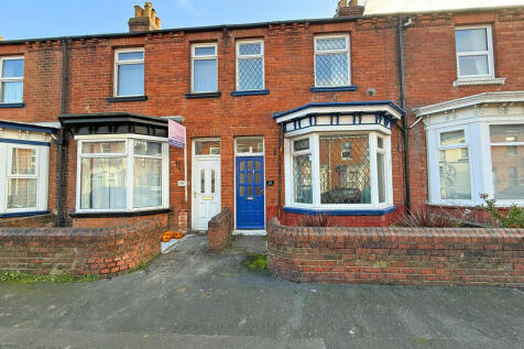 Milton Avenue, Scarborough YO12 2 bed terraced house for sale