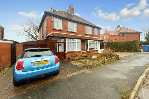 Burniston Gardens, Scarborough YO13 3 bed semi