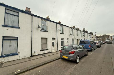Hoxton Road, Scarborough YO12 2 bed terraced house for sale
