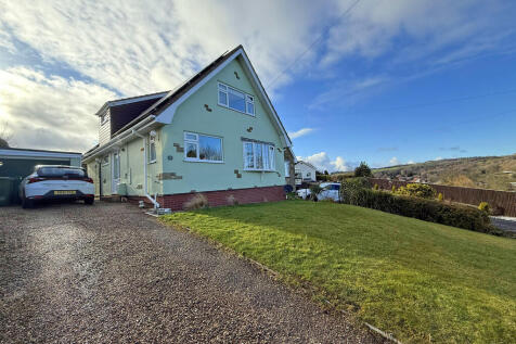 4 bedroom detached bungalow for sale