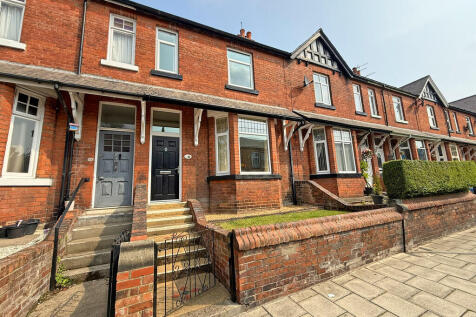 5 bedroom terraced house for sale