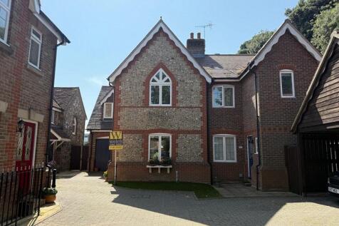 4 bedroom mews property for sale