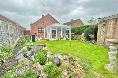 2 bedroom detached bungalow for sale