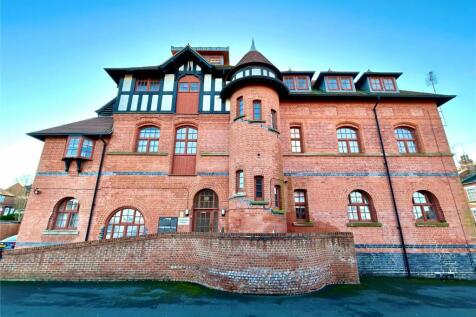 3 bedroom flat for sale