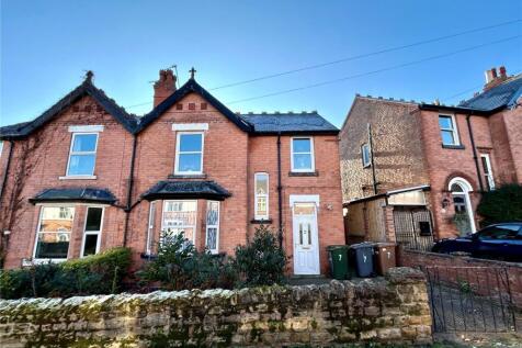 4 bedroom semi-detached house for sale