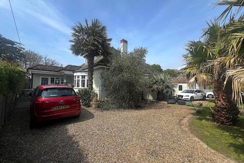 Chichester Avenue, Hayling Island... 5 bed detached house for sale