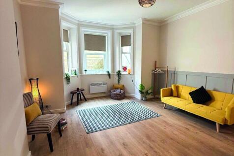 Studio flat for sale