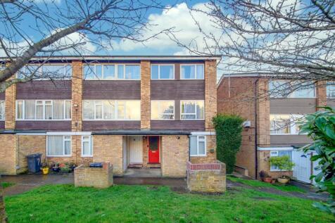 Ashdown Drive, Borehamwood 3 bed maisonette for sale