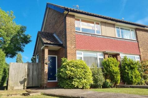 Cedars Close, Hertfordshire 2 bed maisonette for sale