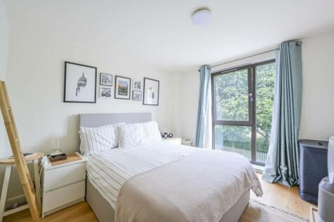 Caxton Apartments, Cable Street... 2 bed flat for sale