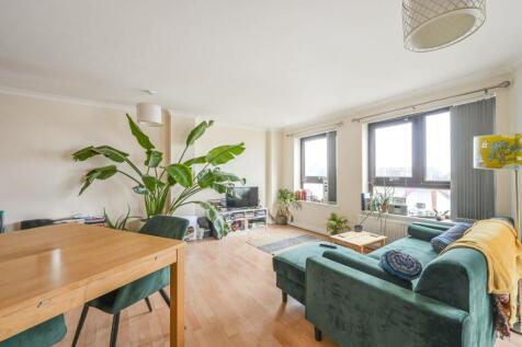 Freetrade Wharf, Wapping, London, E1W 2 bed flat for sale