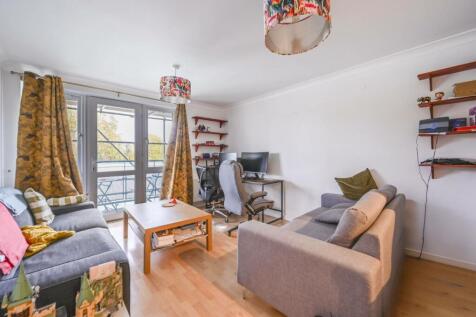 Ensign Street, Tower Hill, London, E1 2 bed flat for sale