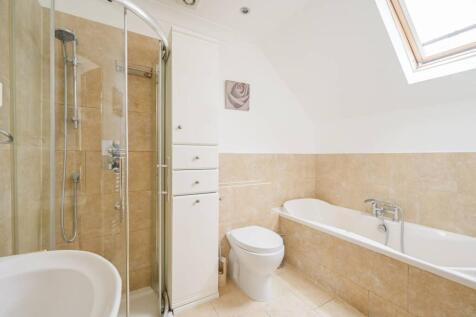 Ensign Street, Tower Hill, London, E1 3 bed flat for sale