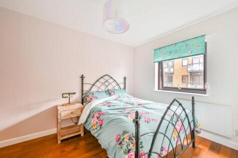 Horseferry Road, Wapping, London, E14 2 bed terraced house for sale
