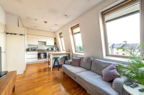 Mitcham Lane, Furzedown, London, SW16 2 bed flat for sale