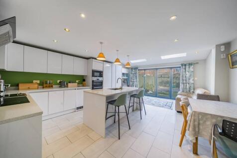 Lisle Close, Tooting Bec, London, SW17 5 bed house for sale