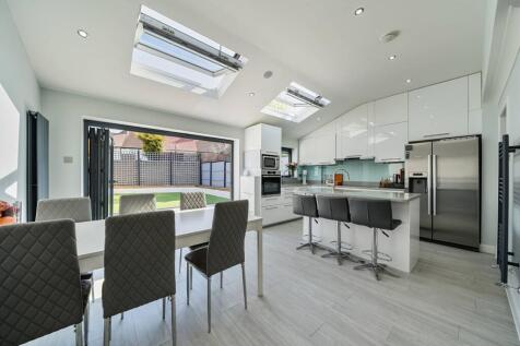 Veals Mead, Mitcham, CR4 3 bed detached house for sale