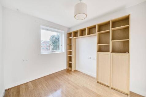 Macmillan Way, Tooting, London, SW17 2 bed flat for sale