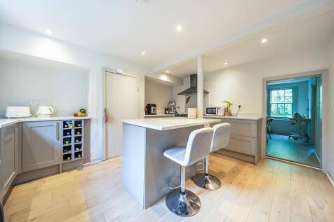London Road, Mitcham, CR4 4 bed detached house for sale