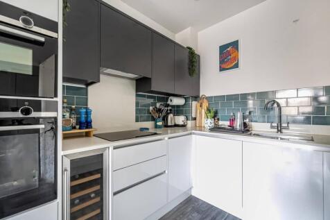 Streatham Road, Mitcham, MITCHAM, CR4 1 bed flat for sale