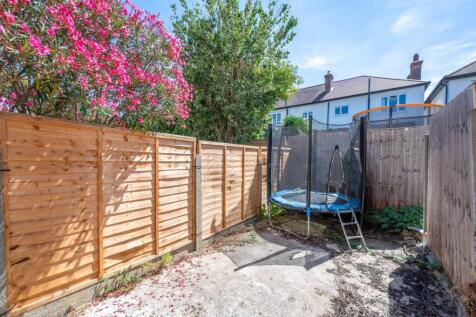 Tynemouth Road, Mitcham, CR4 2 bed flat for sale