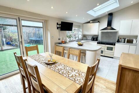 The Warren, Holbury, SO45 3 bed detached house for sale