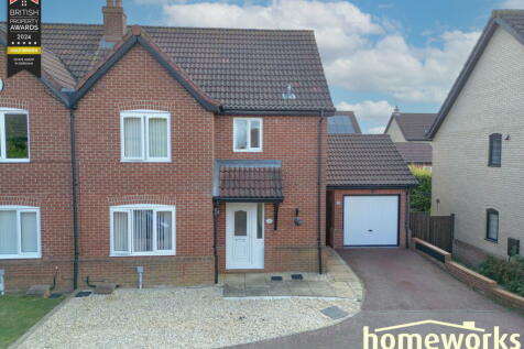 3 bedroom semi-detached house for sale