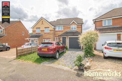 3 bedroom semi-detached house for sale