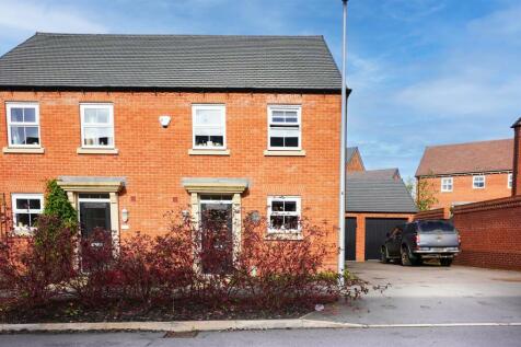 3 bedroom semi-detached house for sale