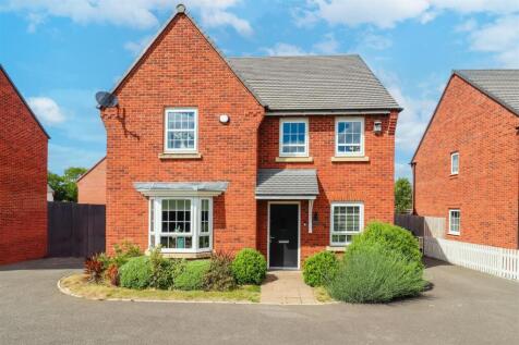4 bedroom detached house for sale