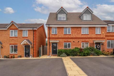 3 bedroom terraced house for sale