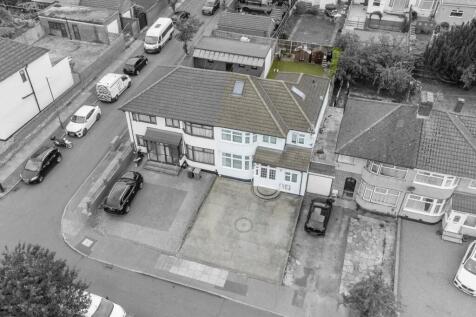5 bedroom semi-detached house for sale