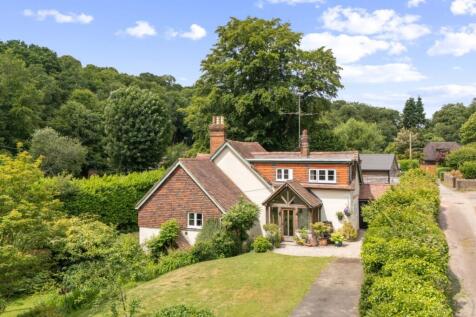 Fullers Vale, Headley Down, Hampshire 4 bed detached house for sale