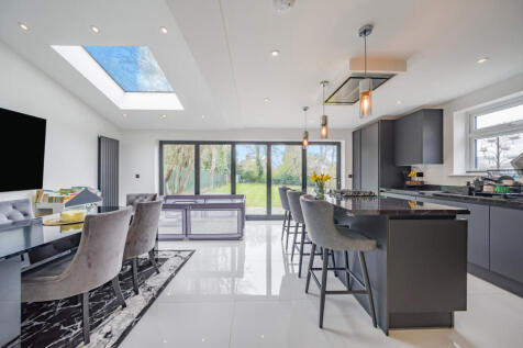 Cambridge Crescent, High Wycombe... 4 bed semi