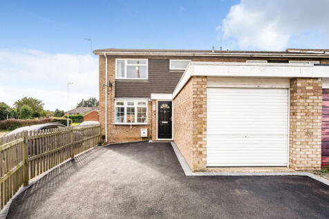 Elm Road, High Wycombe, Buckinghamshire 3 bed end of terrace house for sale