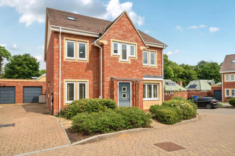 Trinity Circle, High Wycombe... 5 bed detached house for sale