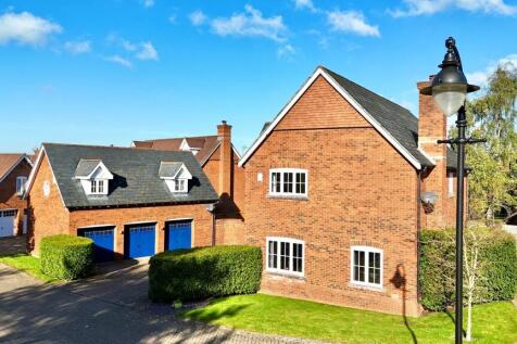 Wychwood Park, Weston, CW2 5 bed detached house for sale
