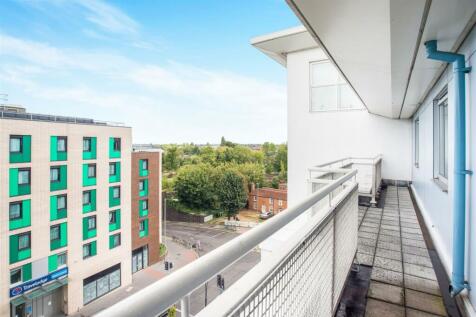 Hudson House, Station Approach, Epsom 2 bed apartment for sale