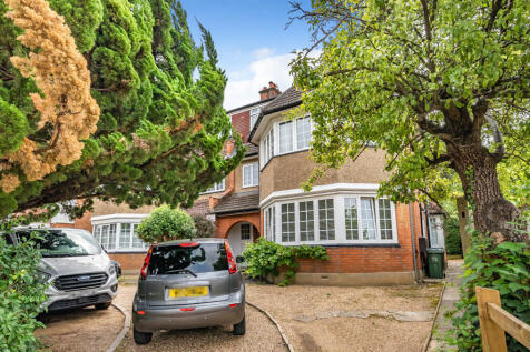 Denton Court, 14 Cranes Drive, Surbiton 1 bed apartment for sale