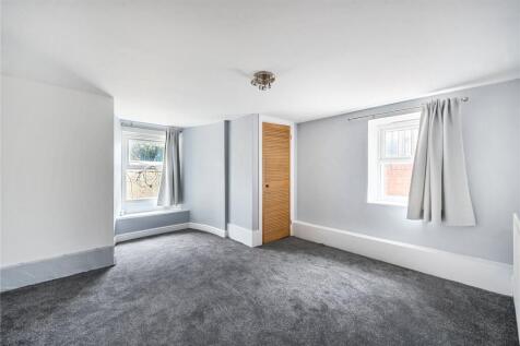Studio flat for sale