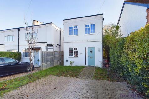 School Lane, Addlestone, Surrey, KT15 2 bed detached house for sale