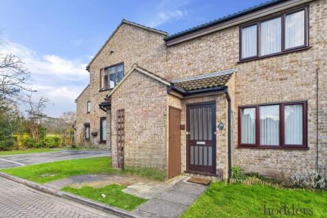 Countisbury Gardens, Addlestone... 1 bed maisonette for sale