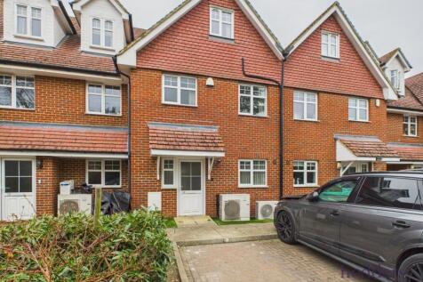 Loxley Close, Byfleet, Surrey, KT14 4 bed terraced house for sale