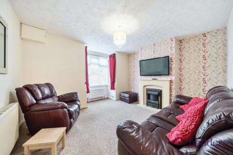Ecton Road, Addlestone, Surrey, KT15 2 bed terraced house for sale