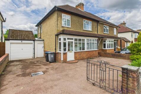 Sayes Court, Addlestone, Surrey, KT15 3 bed semi
