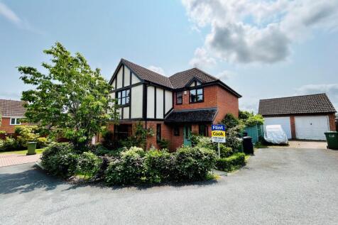 4 bedroom detached house for sale